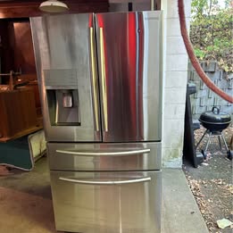 Samsung refrigerator 2014 model lightly use