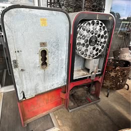 Vintage Coca-Cola Vending Machine – Original Retro Coke Cooler / Soda Machine